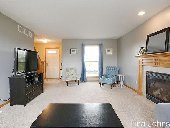 5th image of 9340 Crest Circle Dr NE