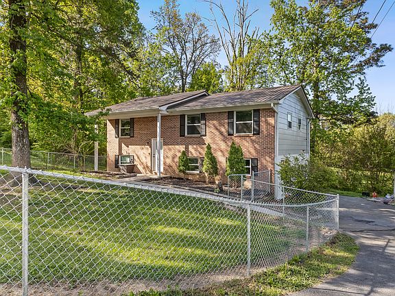 3rd image of 3837 Greendale Pl NE