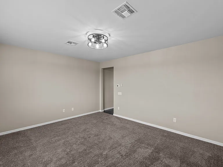 16001 N Columbus Blvd — Photo 45