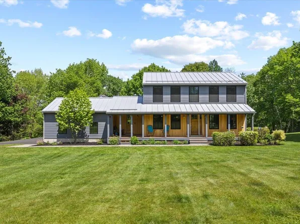 7 Breezy Hill Lane, Falmouth, ME 04105