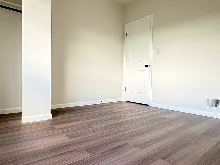 Parkview Ave — Photo 8