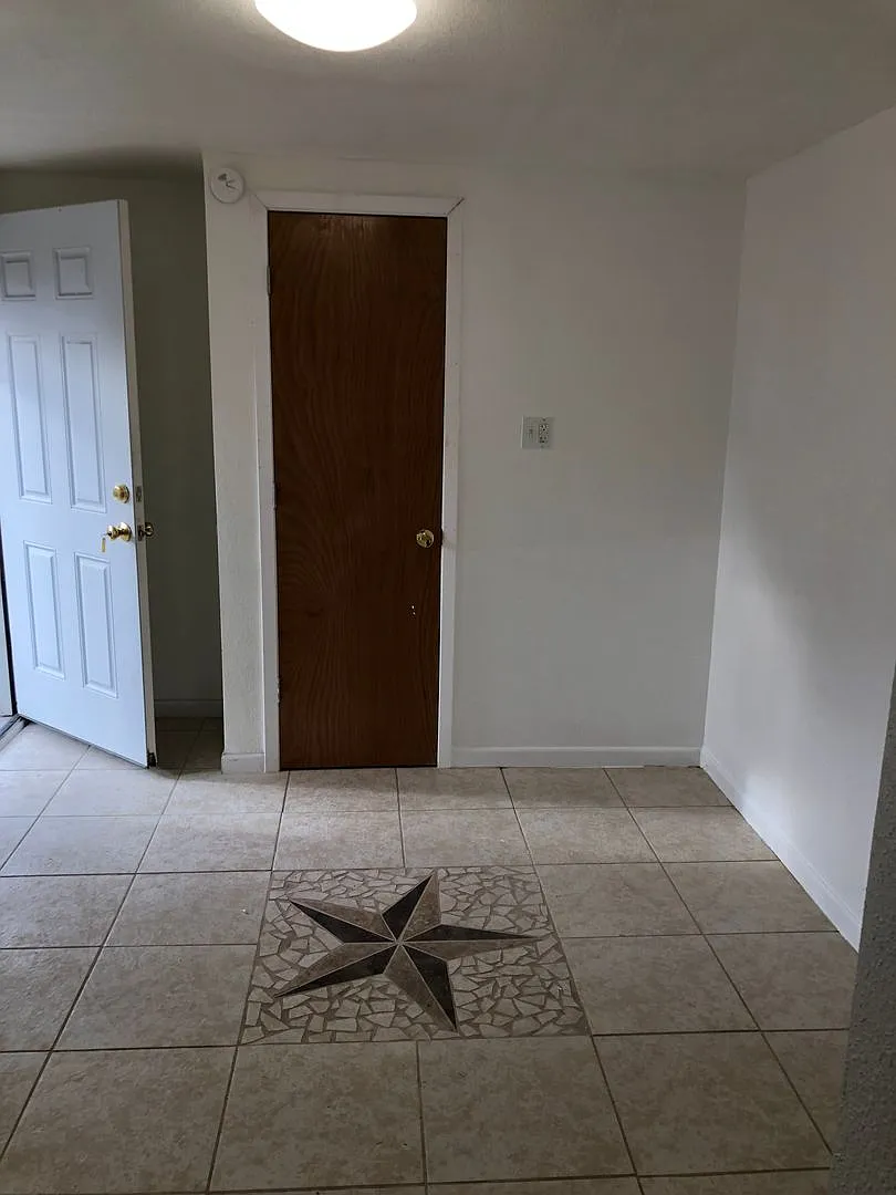 903 Conder St. — Photo 4