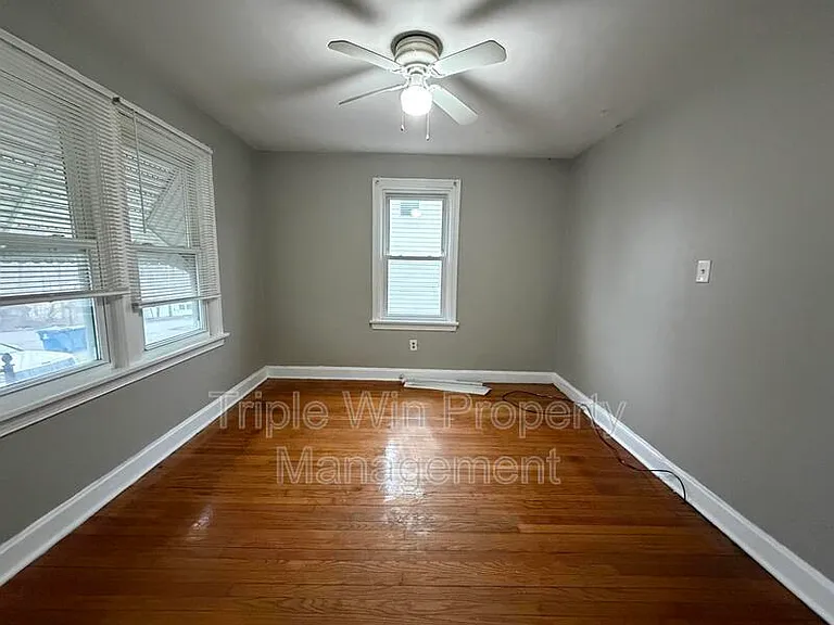 2527 Switzer Ave — Photo 9
