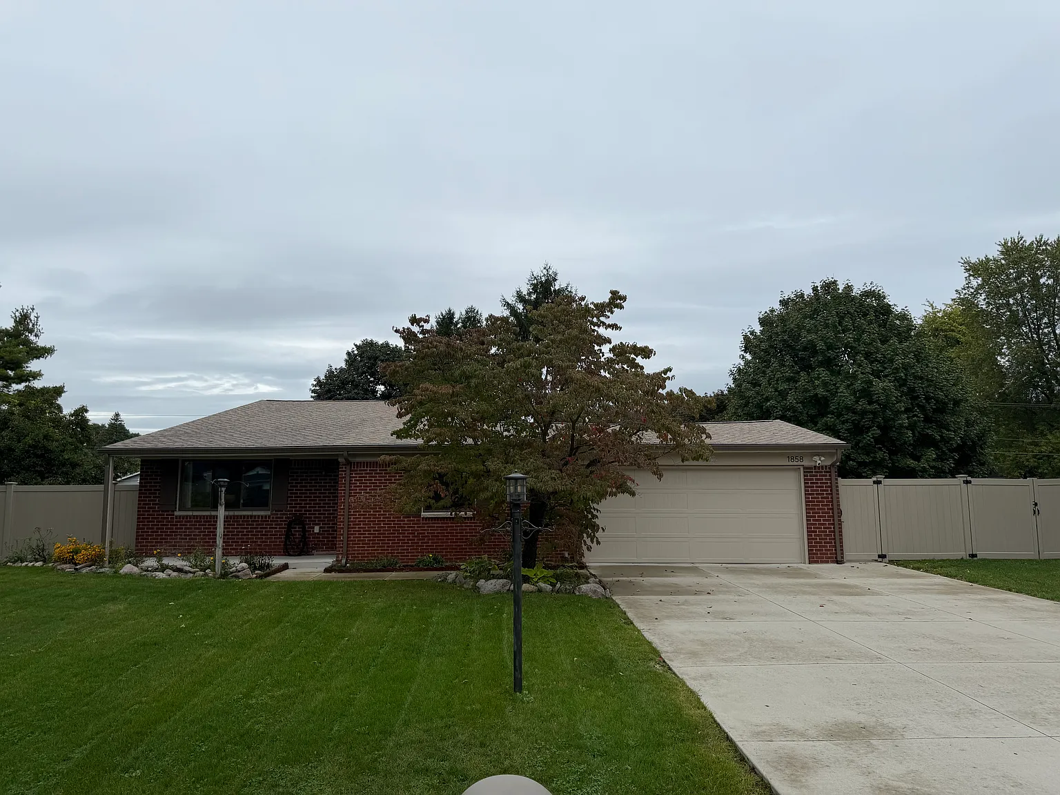 4 bed, 1.5 bath, 2136 sqft, $2,500 — Photo 2