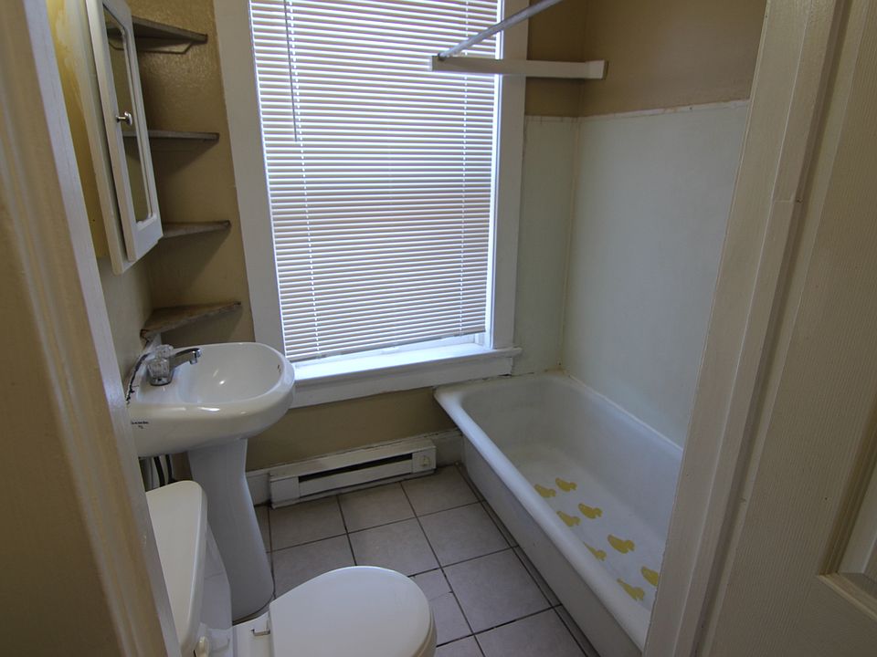 1st image of 488 D St APT 5