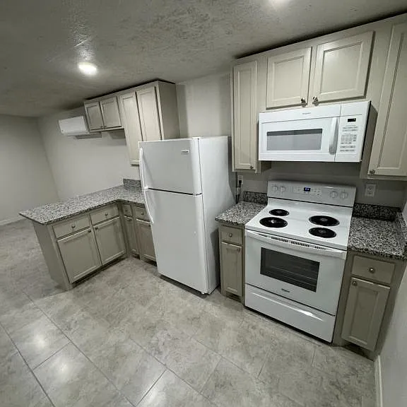1308 W Choctaw St #9 — Photo 5