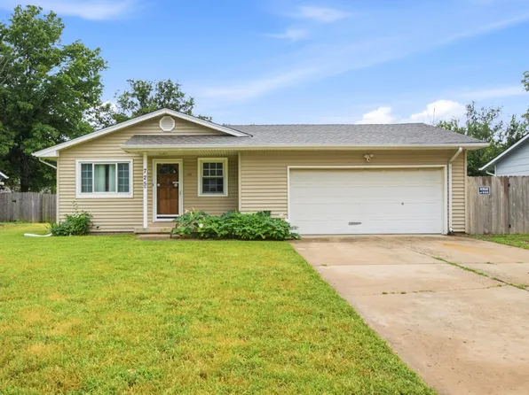 725 W Lockwood St, Wichita, KS 67217