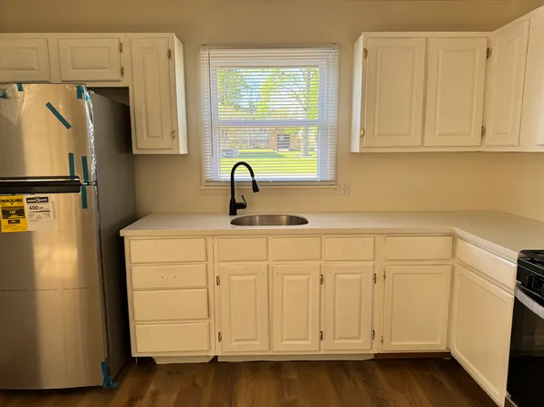 (undisclosed Address), Oak Hill, WV 25901