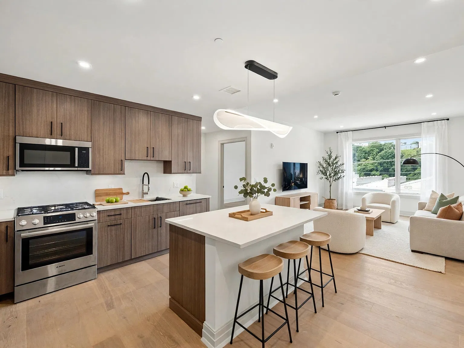 2 bed, 1104 sqft, $5,200 — Photo 1