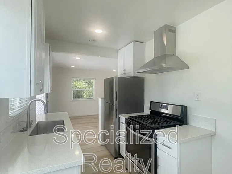 3216 Division St — Photo 6