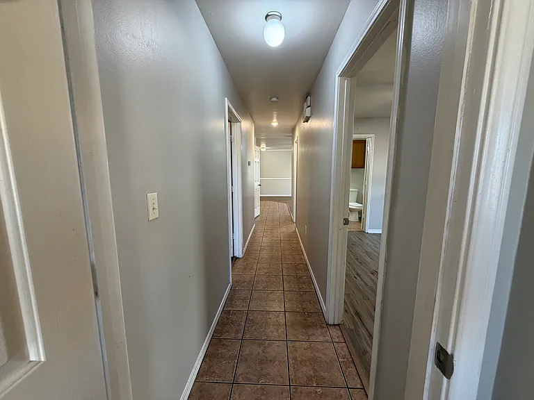 706 N Englewood Ave #A — Photo 22