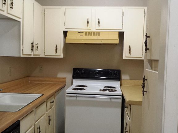 2nd image of 212 Harvard Ct