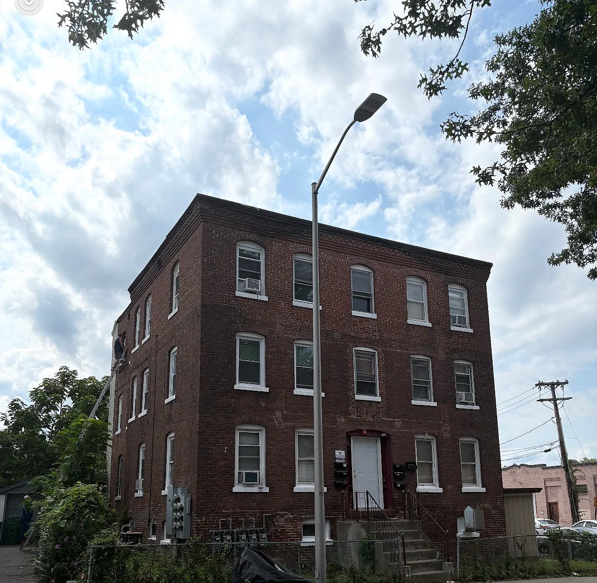 2 bed, 1000 sqft, $1,550 — Photo 2