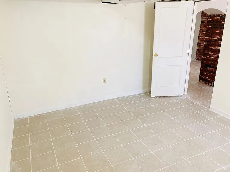320 W Elm St — Photo 18