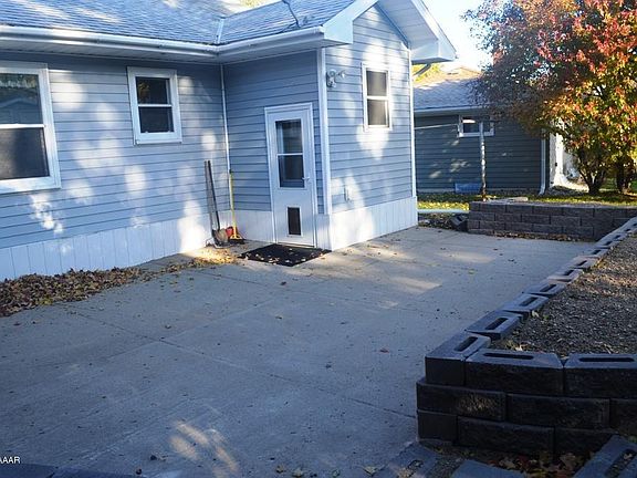 5th image of 702 2nd St NE