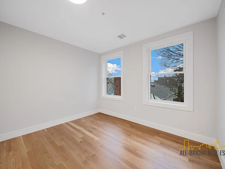 7 Wenham St — Photo 9