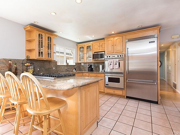 4th image of 9358 Woodley Ave
