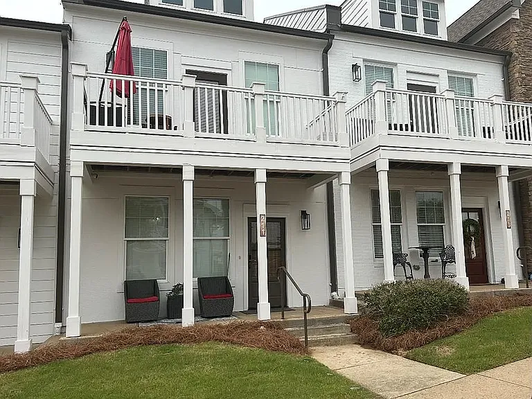 211 Town Center Dr — Photo 1