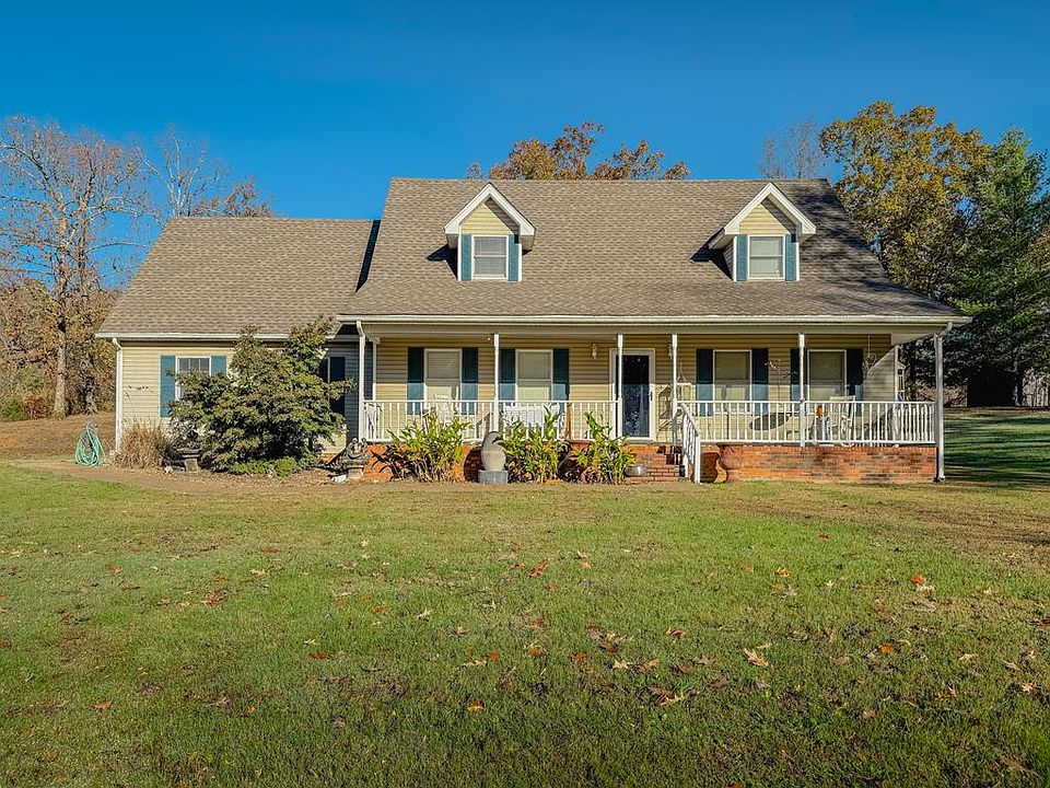 1st image of 303 Lake Dr