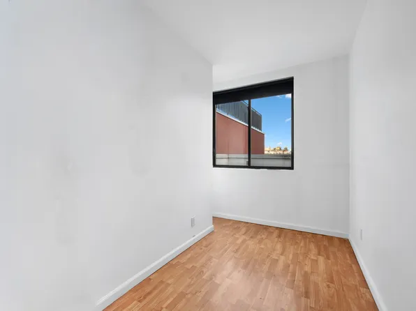 893 Myrtle Avenue image 23 of 25