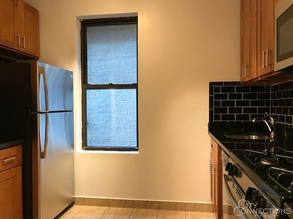 1st image of 119 Washington Pl APT 13