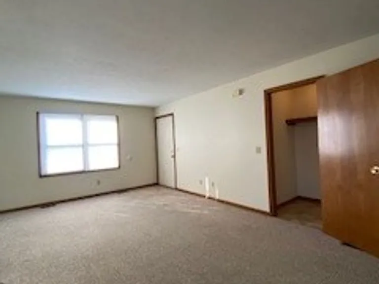 212 Stonewall Ct — Photo 4