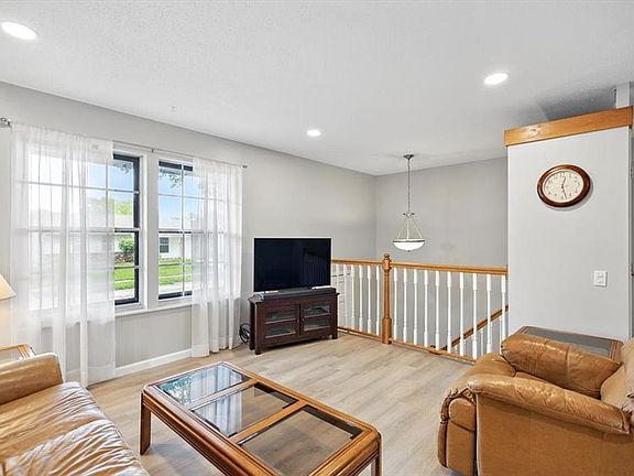 2nd image of 2375 Meadowpark Ct