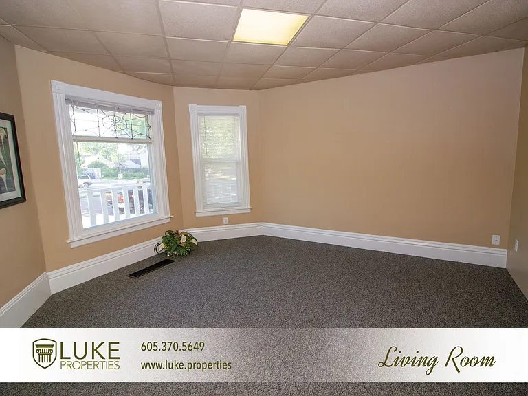 203 S Summit Ave — Photo 3