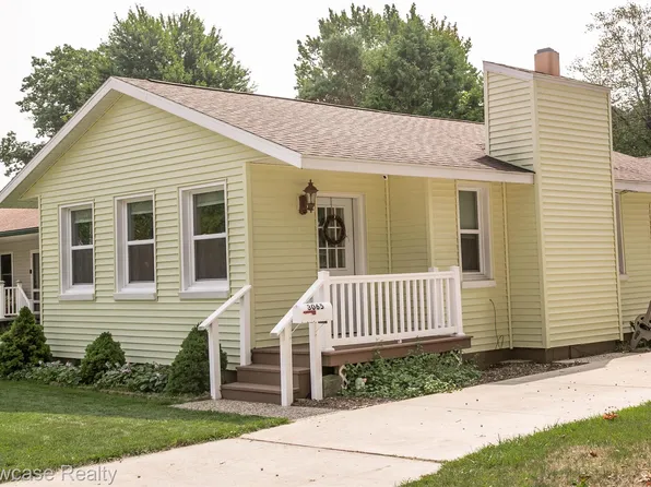 3065 Maplewood Dr, Fort Gratiot, MI 48059