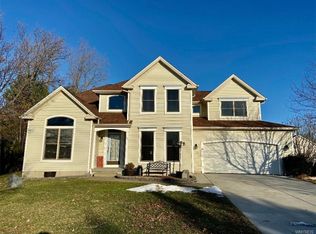 32 Old Post Rd, Lancaster, NY 14086