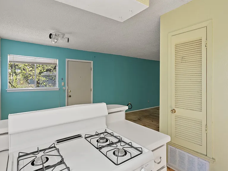515 Krebs Ln #202 — Photo 6
