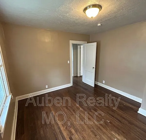 5405 Harrison St #2F — Photo 6