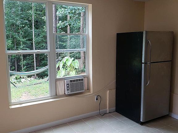 5th image of 1075 Paper Creek Dr