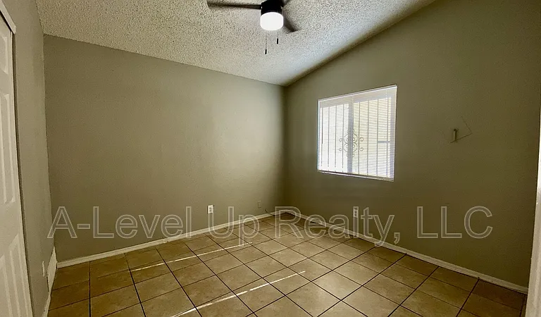 403 E Thoroughbred St — Photo 23