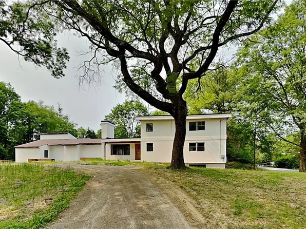 15 Chapel Ridge Rd, Pittsburgh, PA 15238
