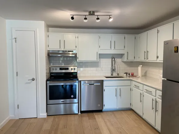 210 White Cedar Boulevard #210, Portsmouth, NH 03801