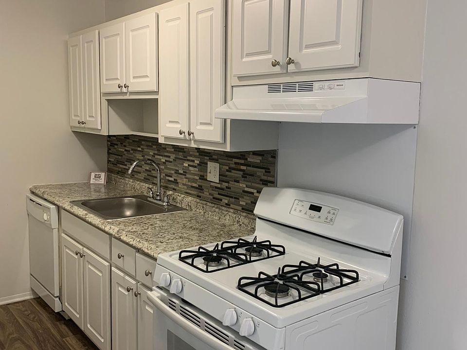 Oakland Mall Apartments 365 E Edmund Ave Madison Heights MI Zillow