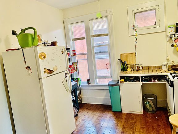 2nd image of 1260 Vine St #3