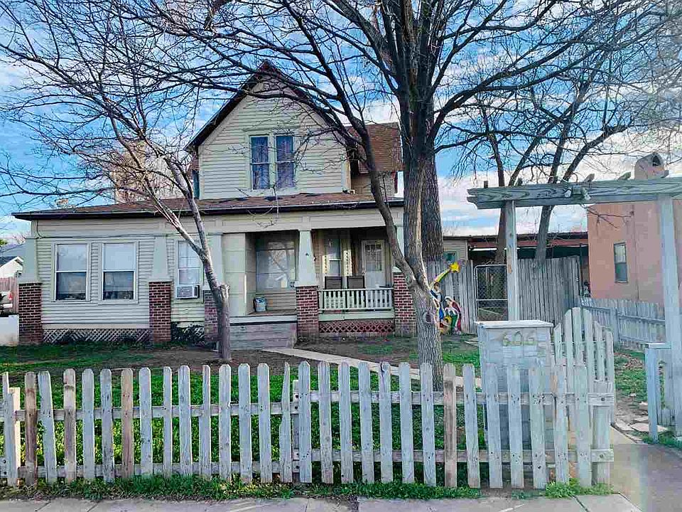 1st image of 606 W 1st St