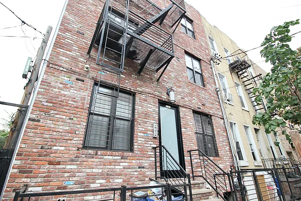 Rented by Hagstrom Management Inc | media 10