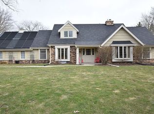 2530 Coach House Dr, Brookfield, WI 53045