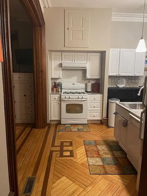 2612 Genesee St, 1st Fl Right — Photo 3