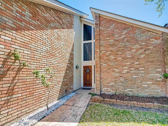The lush wood paneled door and 2-story entrance creates stunning curb appeal.