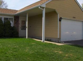 1295 Maroon Dr, Elgin, IL 60120