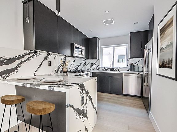 3rd image of 1223 N June St #1223