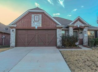 209 Serenade Ln, Euless, TX 76039
