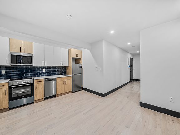 4th image of 2501 Hughes Ave #1