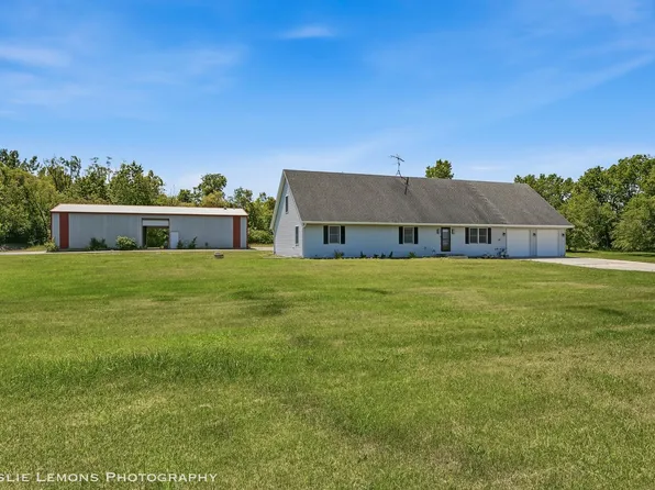 8705 E Pine Bluff Rd, Coal City, IL 60416