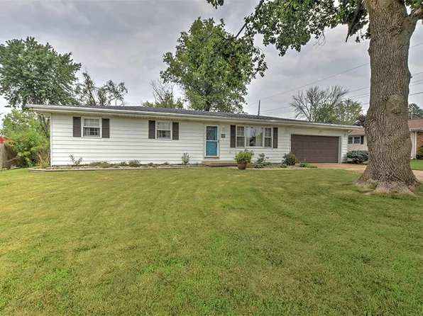 330 McGaughey Dr, Mt Zion, IL 62549