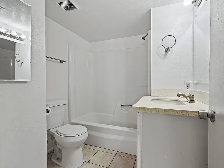 17-web-or-mls-2688 N 43rd Ave 29D--14_10012025